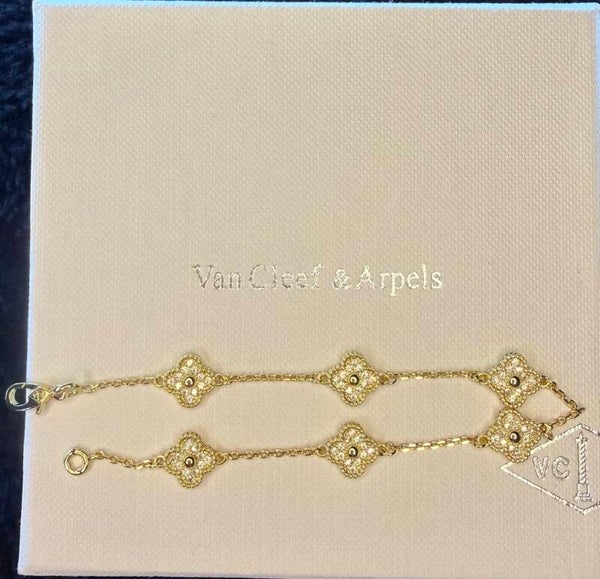 PAVÉ GOLD CLOVER BRACELE