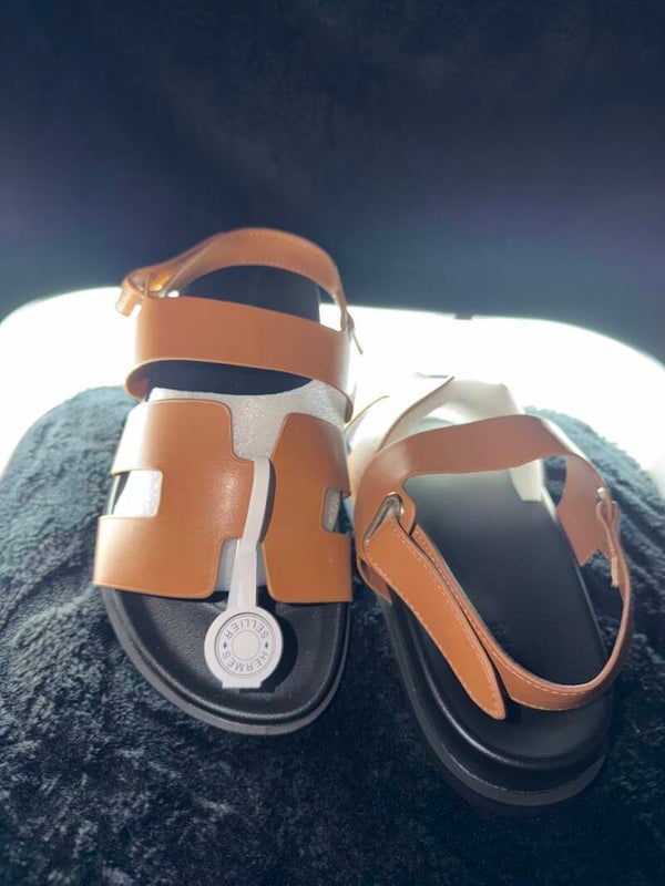 CLASSIC HERMES SANDALS – CAMEL