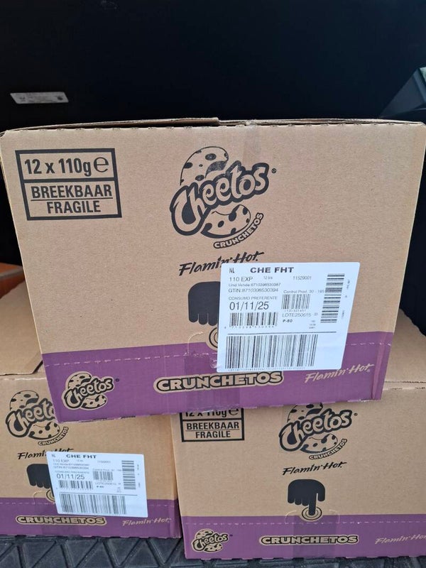 Cheetos Flamin Hot 110 gram per doos