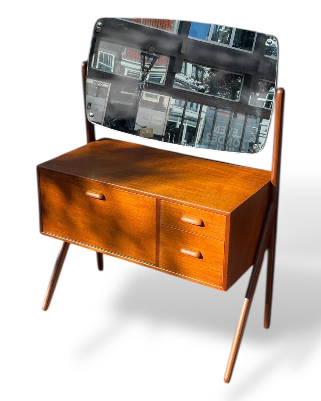 Make-Up Table