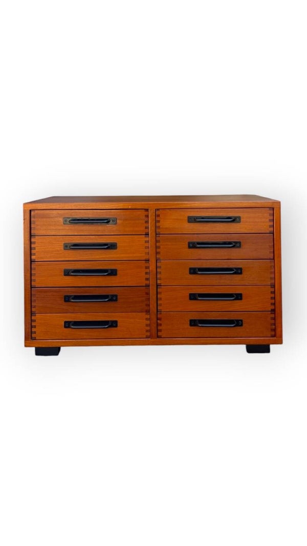 Magnificent Chest of 10 drawers