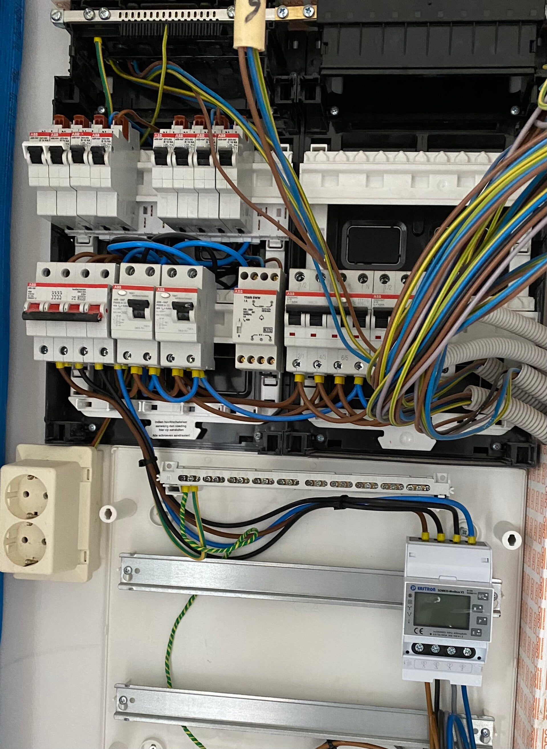 Nieuwe groepenkast met KWh meter 
