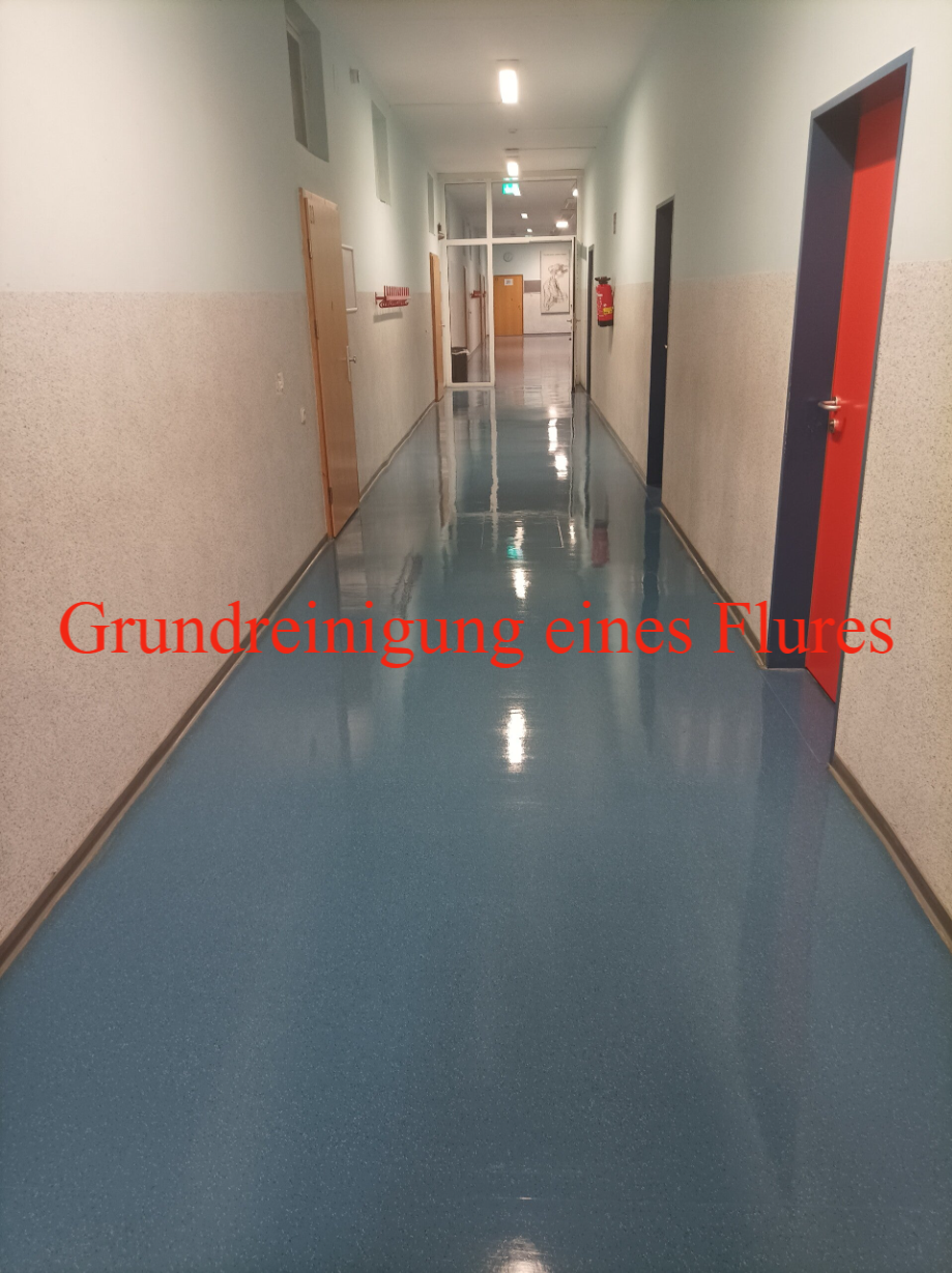 Grundreinigung eines Flures