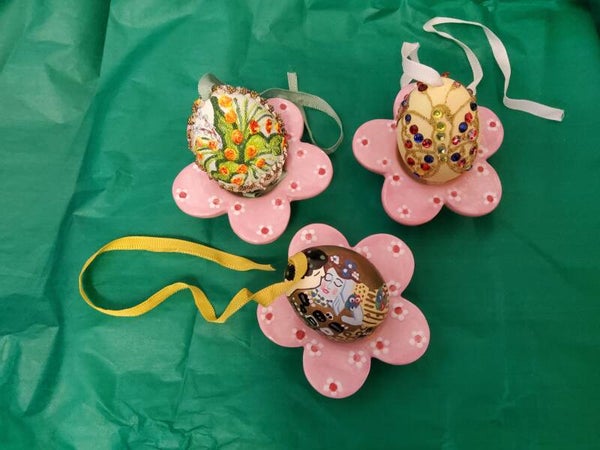 Eierbecher in Blumenform