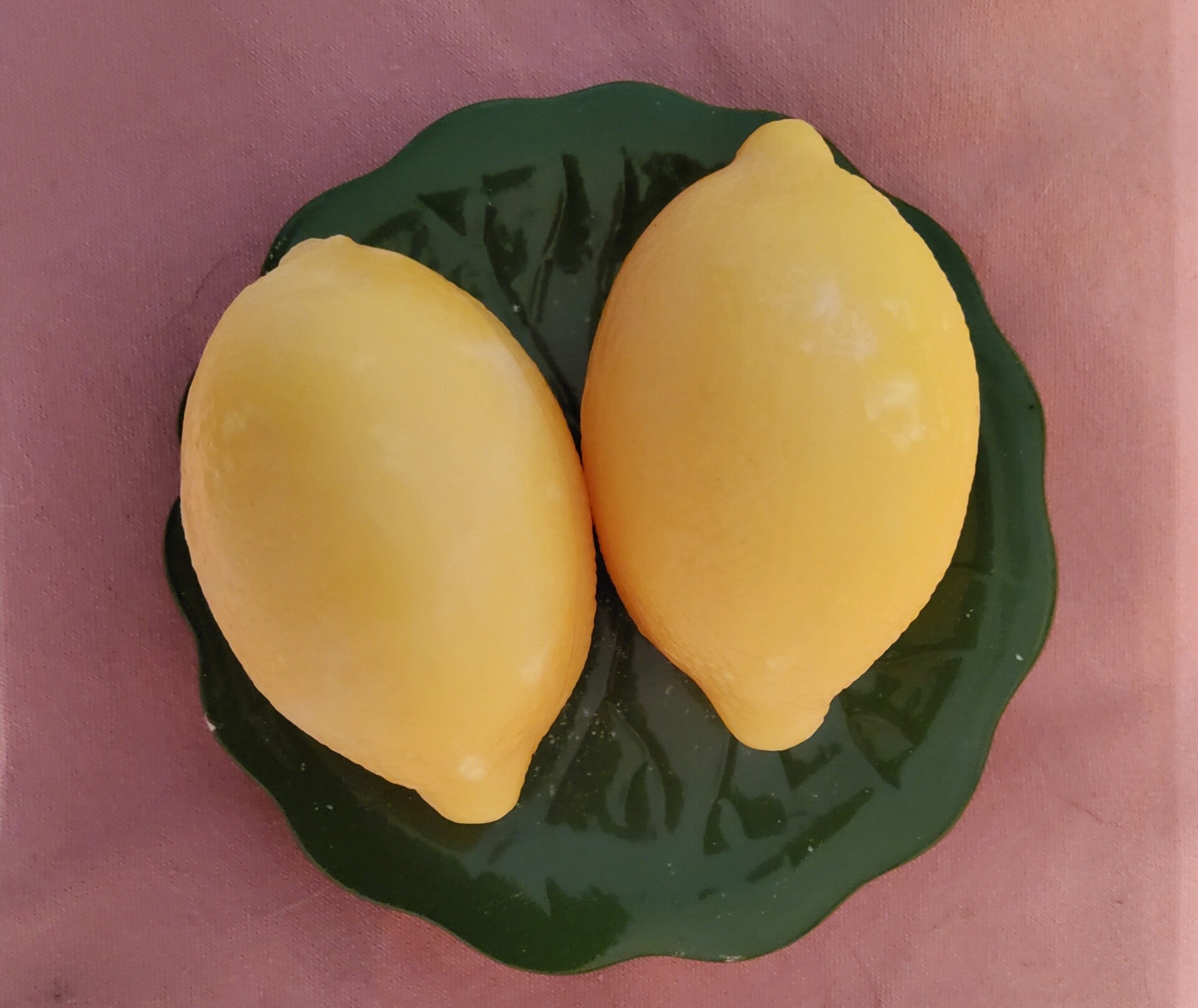 Zitronenseife auf Blattseifenschale