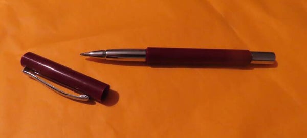 schöner Kugelschreiber mit Kappe