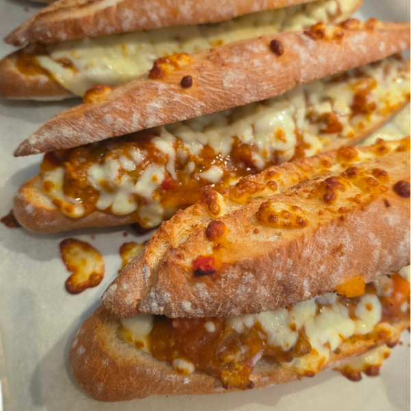 GEVULDE PIZZA BAGUETTE