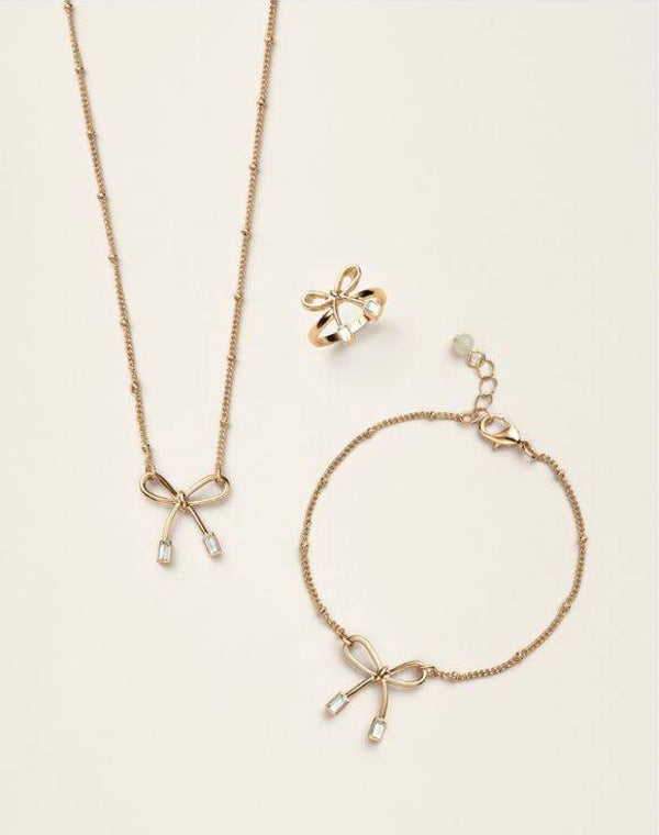 Knot Your Average Three-Piece Set