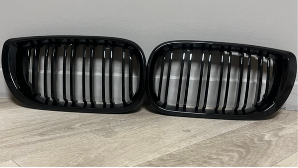 Glanzend zwarte grill E46