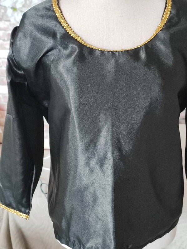 Haut en satin noir