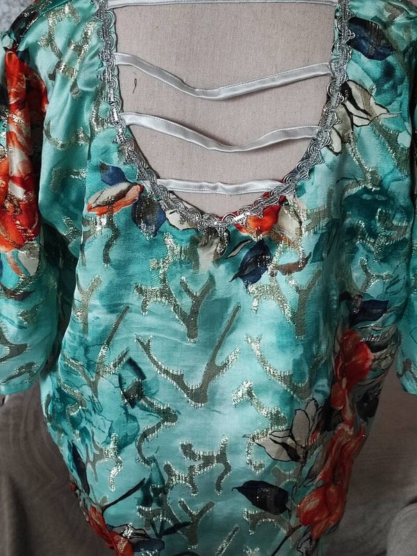 Haut satiné imprimé floral