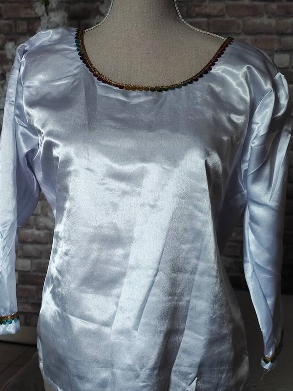 Haut en satin blanc