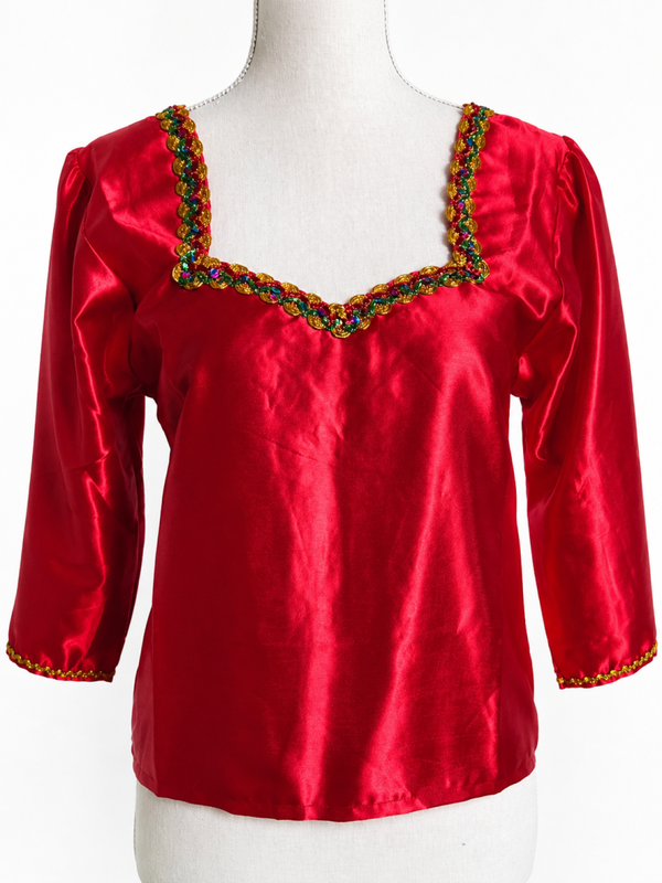 Haut en satin rouge