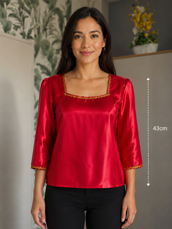 Haut en satin rouge