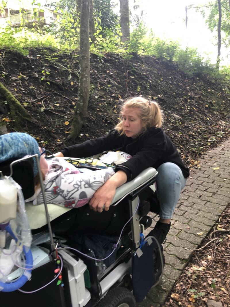 Met zus op rolstoeltocht