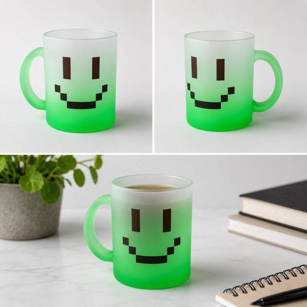 Minecraft pixelart mok – frosted glazen beker met smiley design