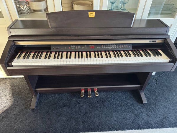 Yamaha CLP-240