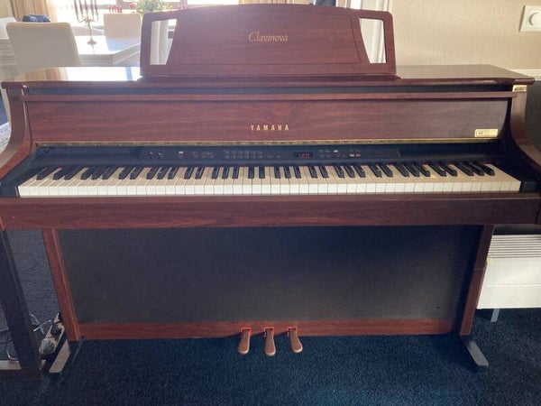 Yamaha CLP 880