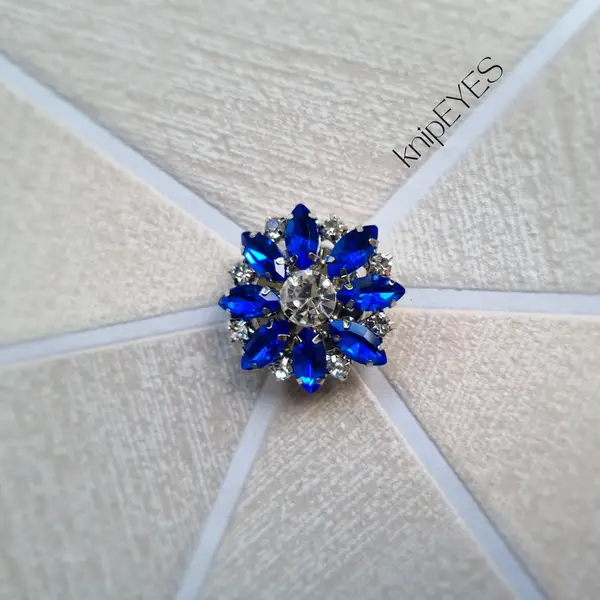 Knoopclip Diamond Flower Blue ♡ (per stuk