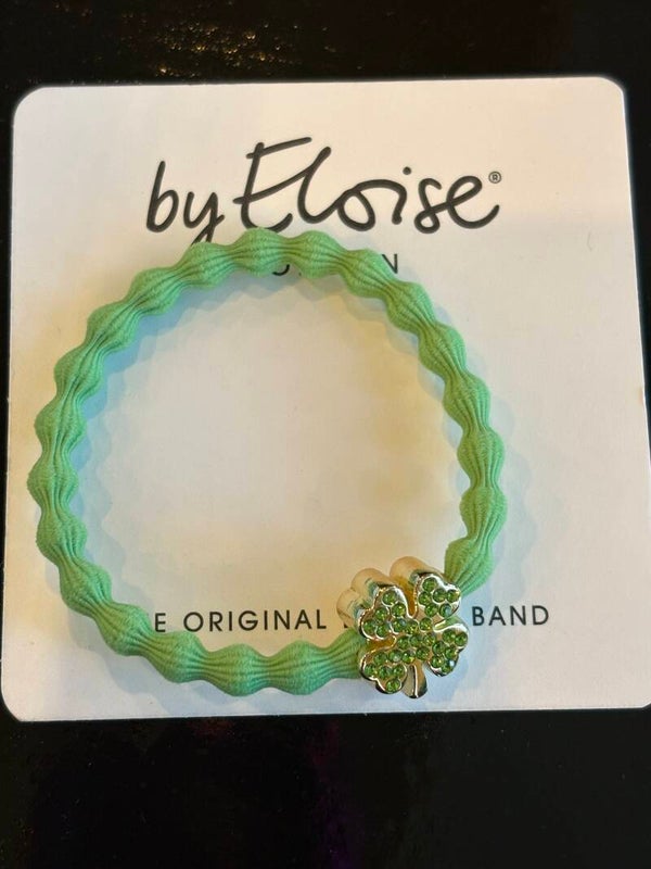 APPELGROEN MET KLAVERTJE VIER . BY ELOISE LONDON HAARELASTIEK / ARMBANDJE