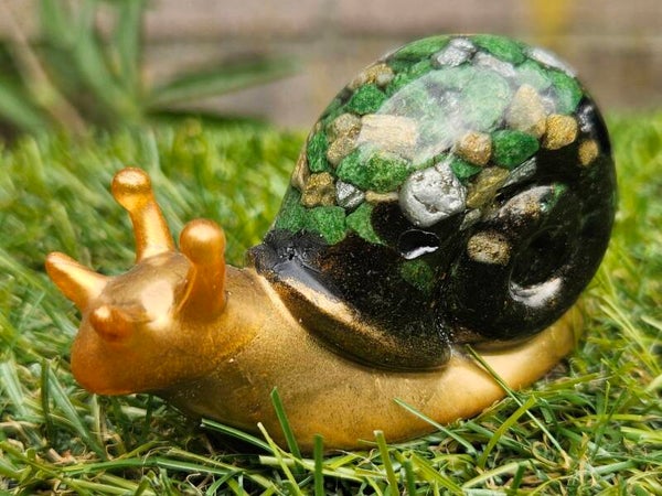"Sneaky Snail" Groene steentjes Goud