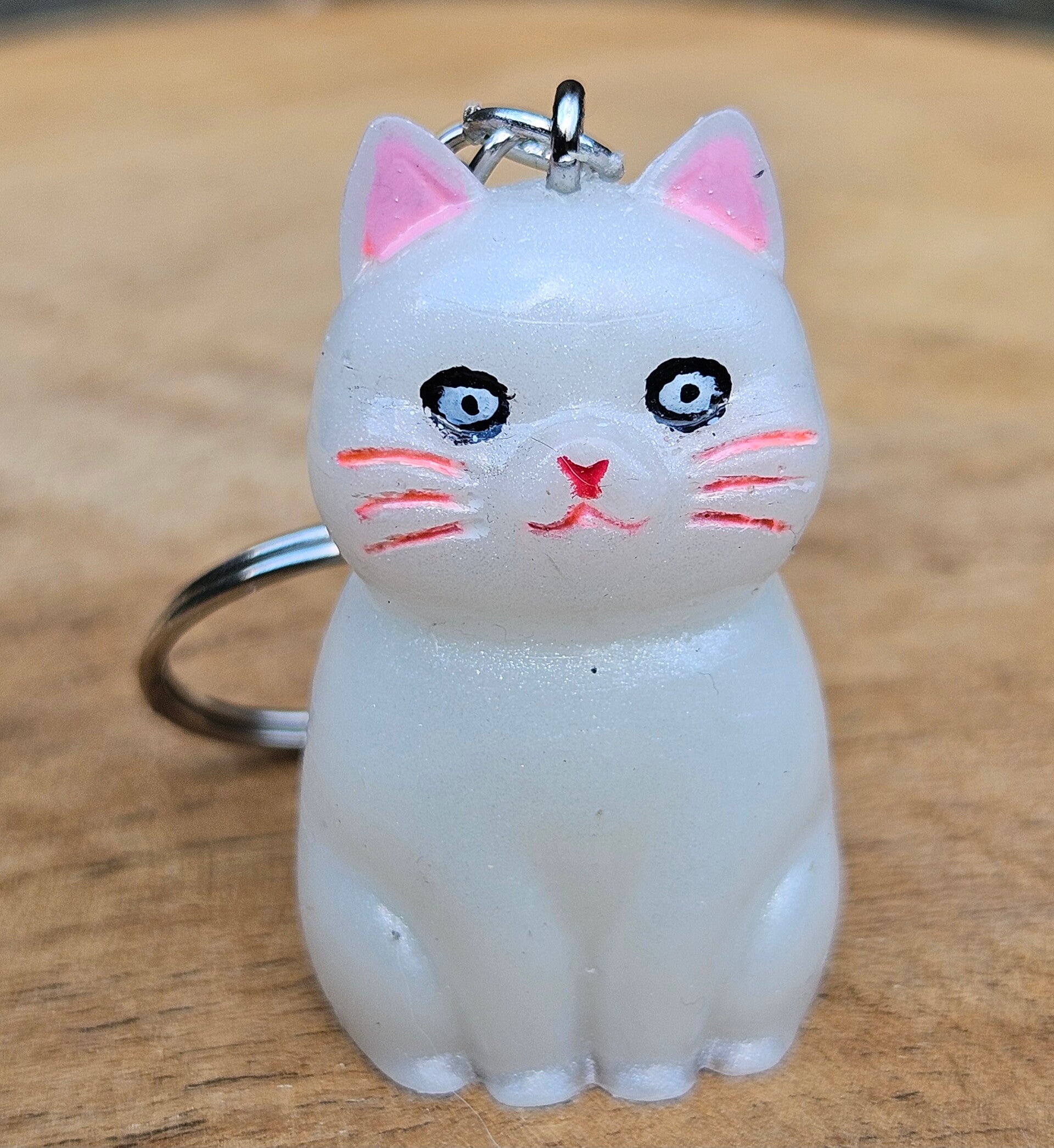 "Zittend Katje" Sleutelhanger Wit