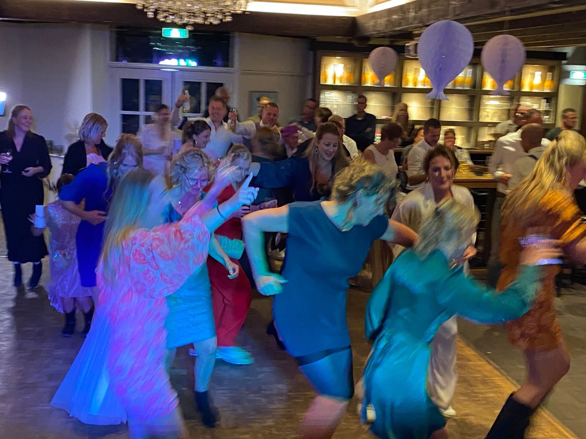 Dansvloer tijdens feest bij Auberge 't Asje in Dalfsen
