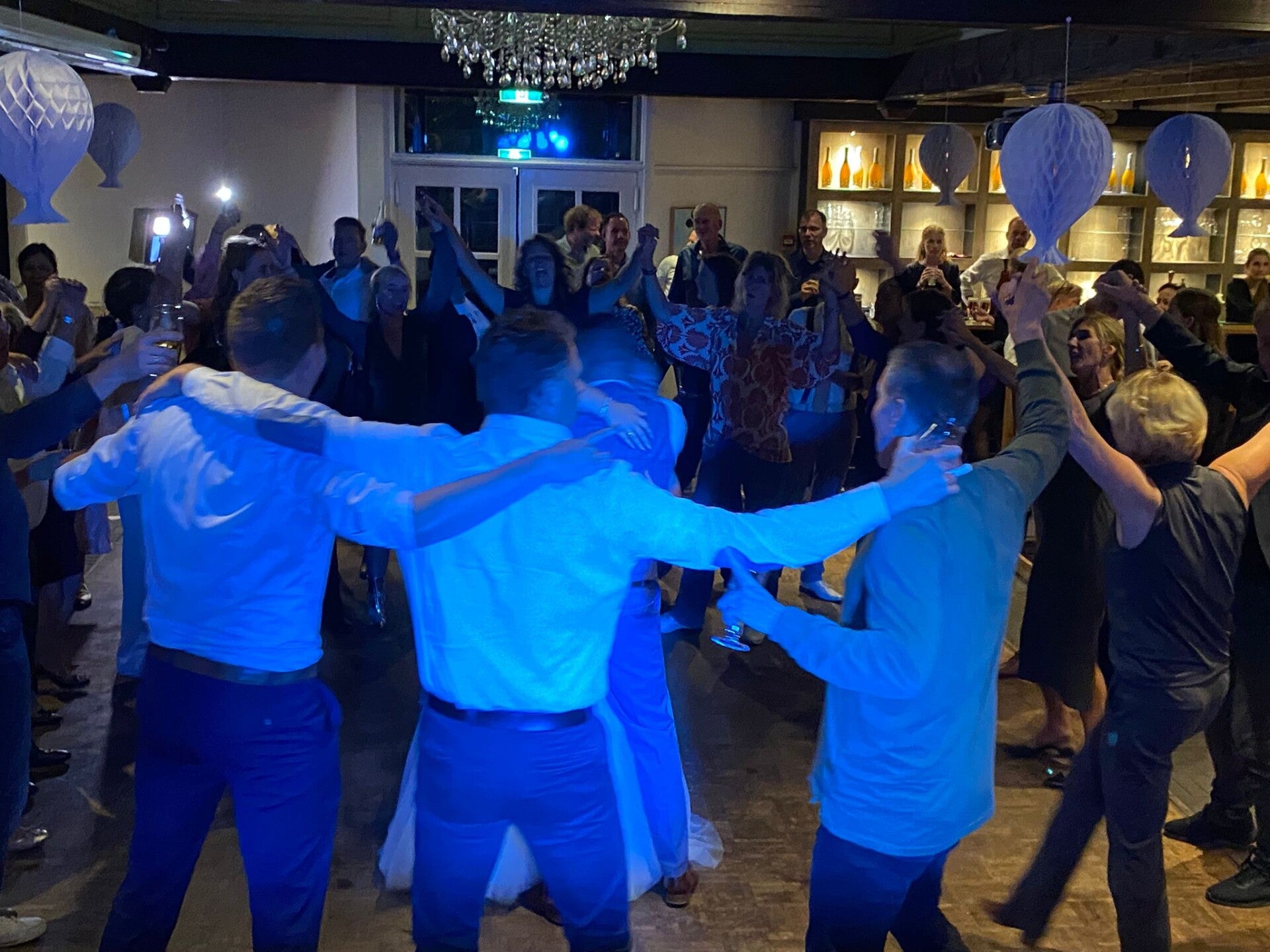 Sfeer tijdens feest bij Auberge 't Asje in Dalfsen