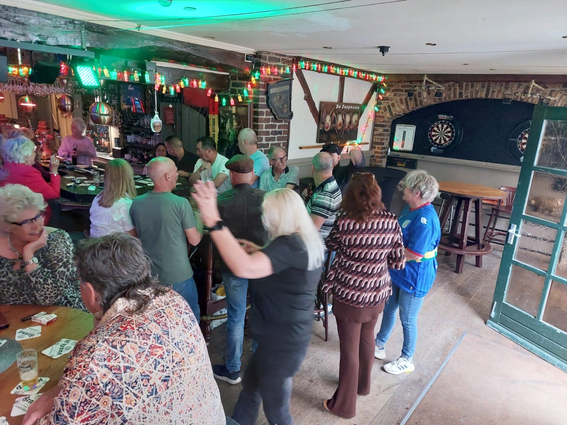 DJ Marcel bij café de Comm in Groesbeek