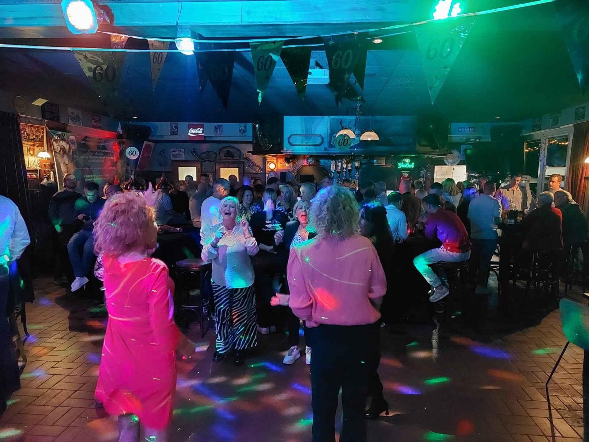 DJ-show tijdens feest bij Buytenplaets Boekelo