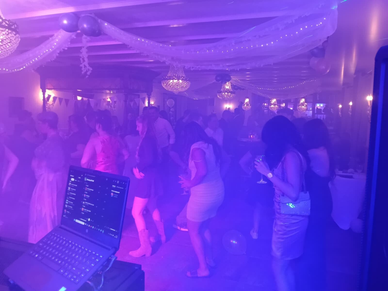 Dansfeest tijdens een bruiloft in Vlodrop