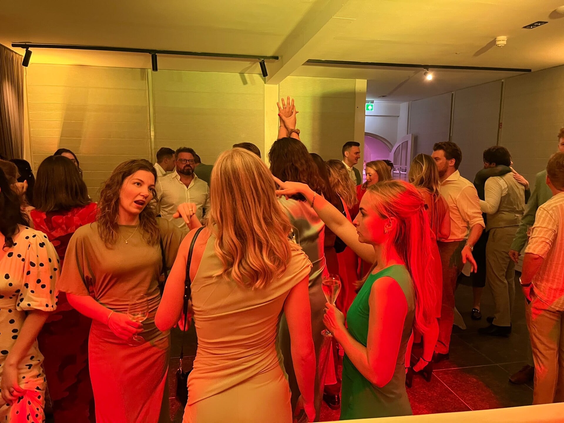 DJ Bart van Anervo Entertainment bij Ovum in Grave