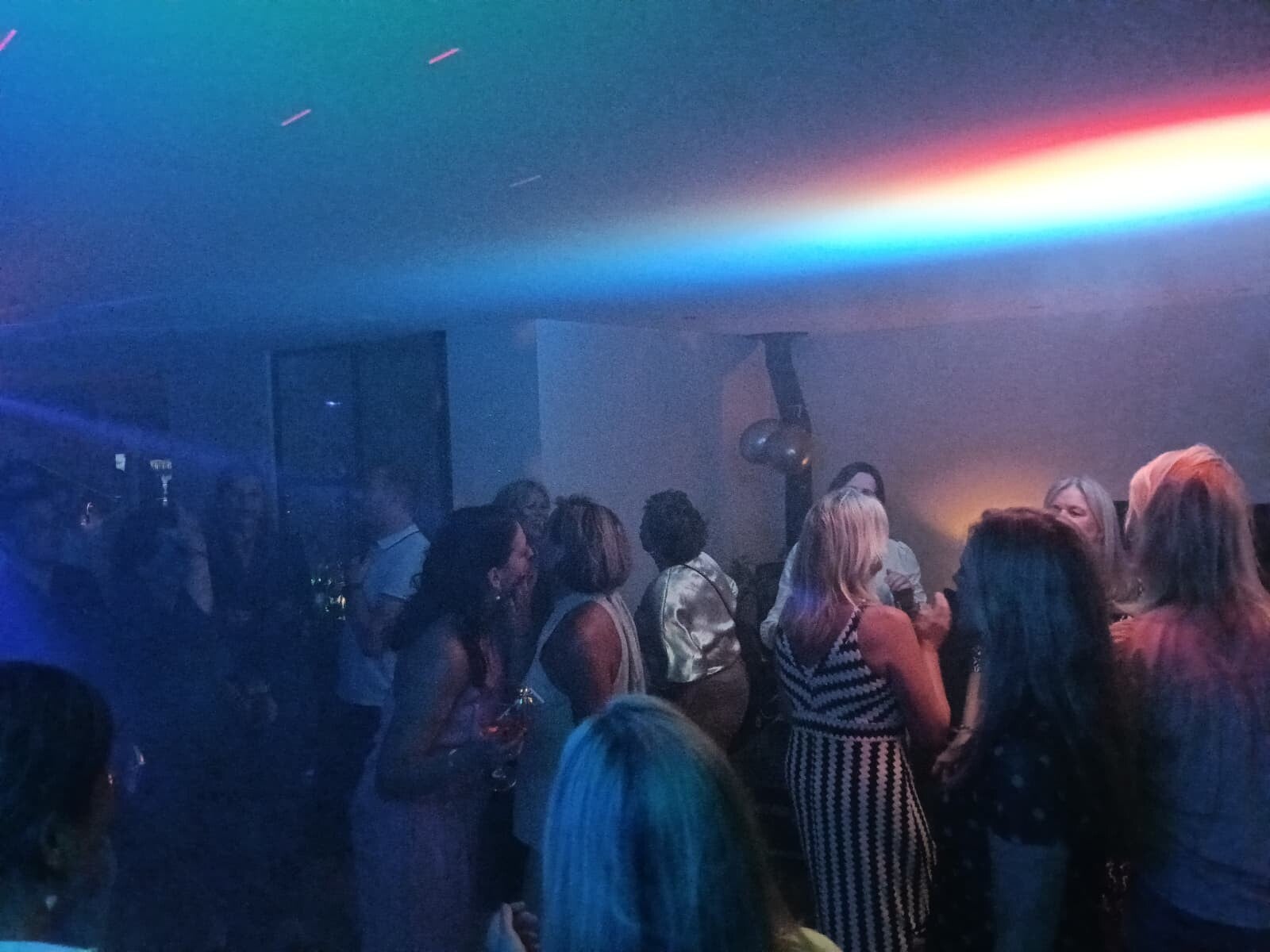 DJ Robert tijdens privéfeest in Almelo