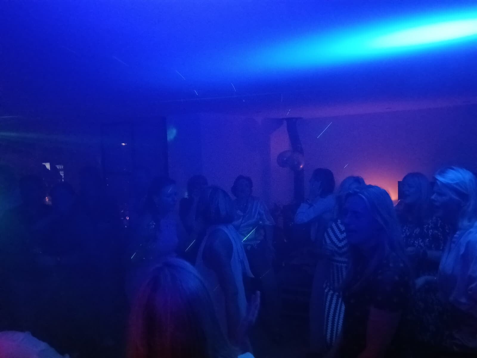 DJ Robert met DJ-show op privé locatie in Almelo