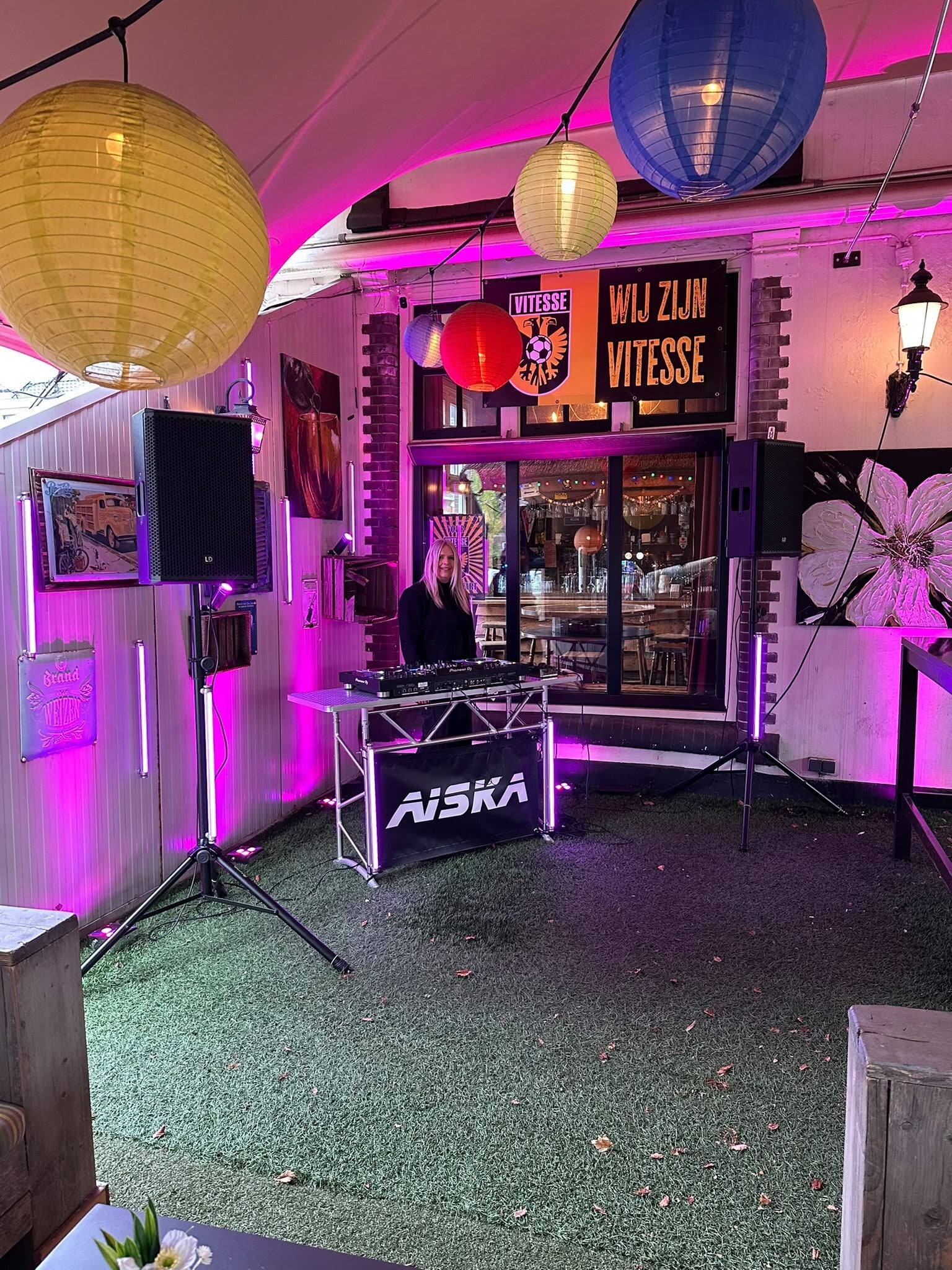 Sfeer tijdens een feest met DJ in Velp