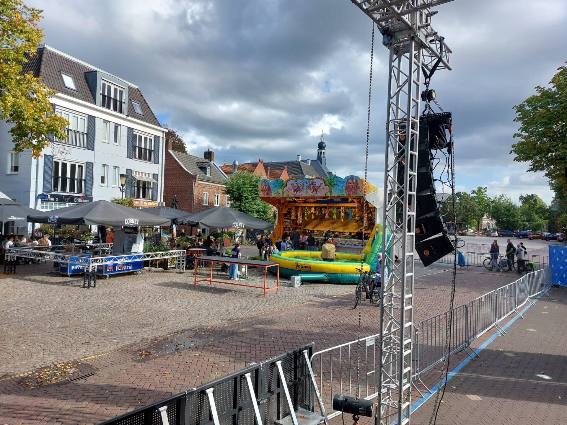 DJ Marcel op het hoofdpodium tijdens Septemberfest Gemert