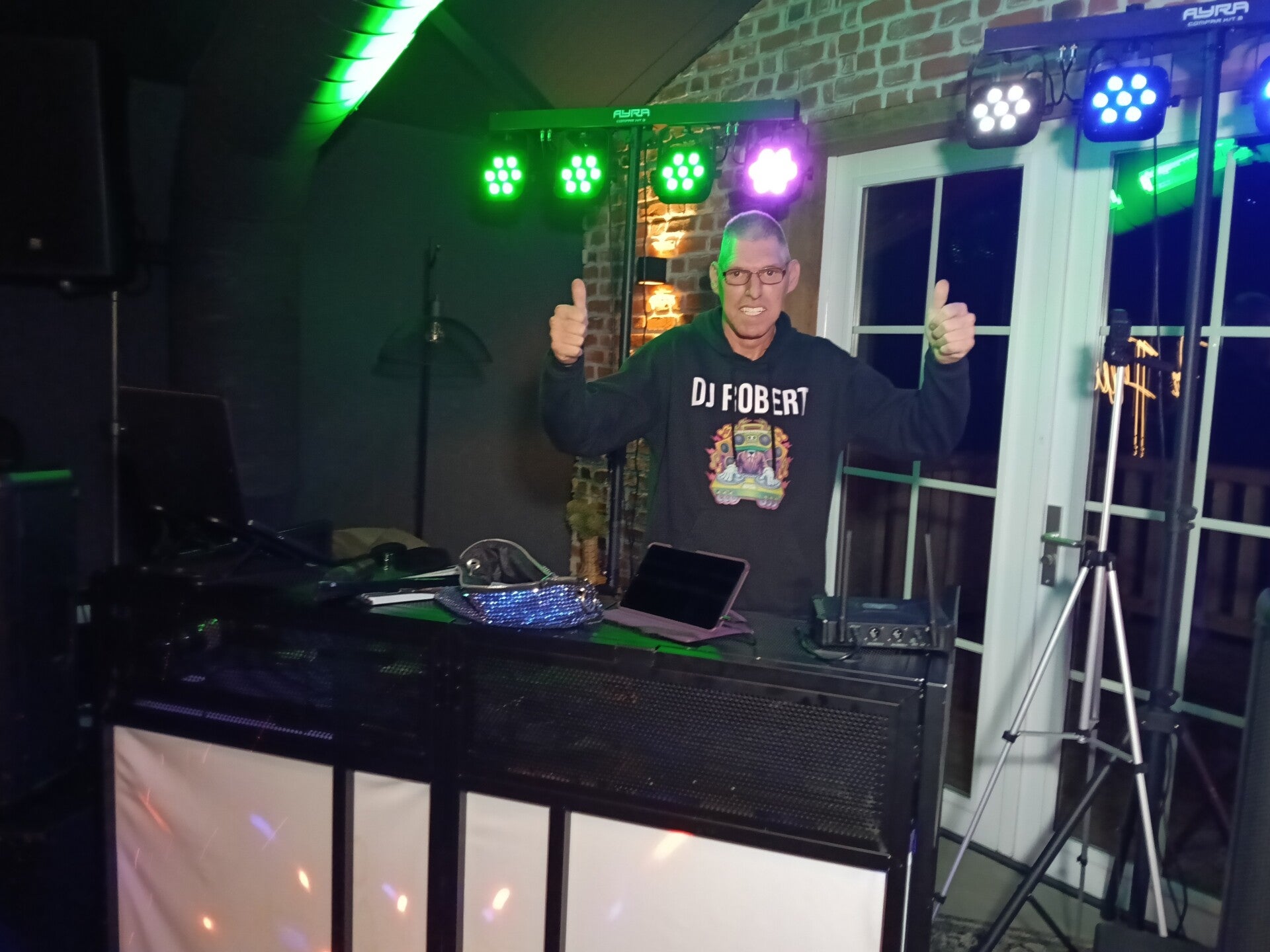 Feestavond met DJ Robert en live entertainment in Hellendoorn