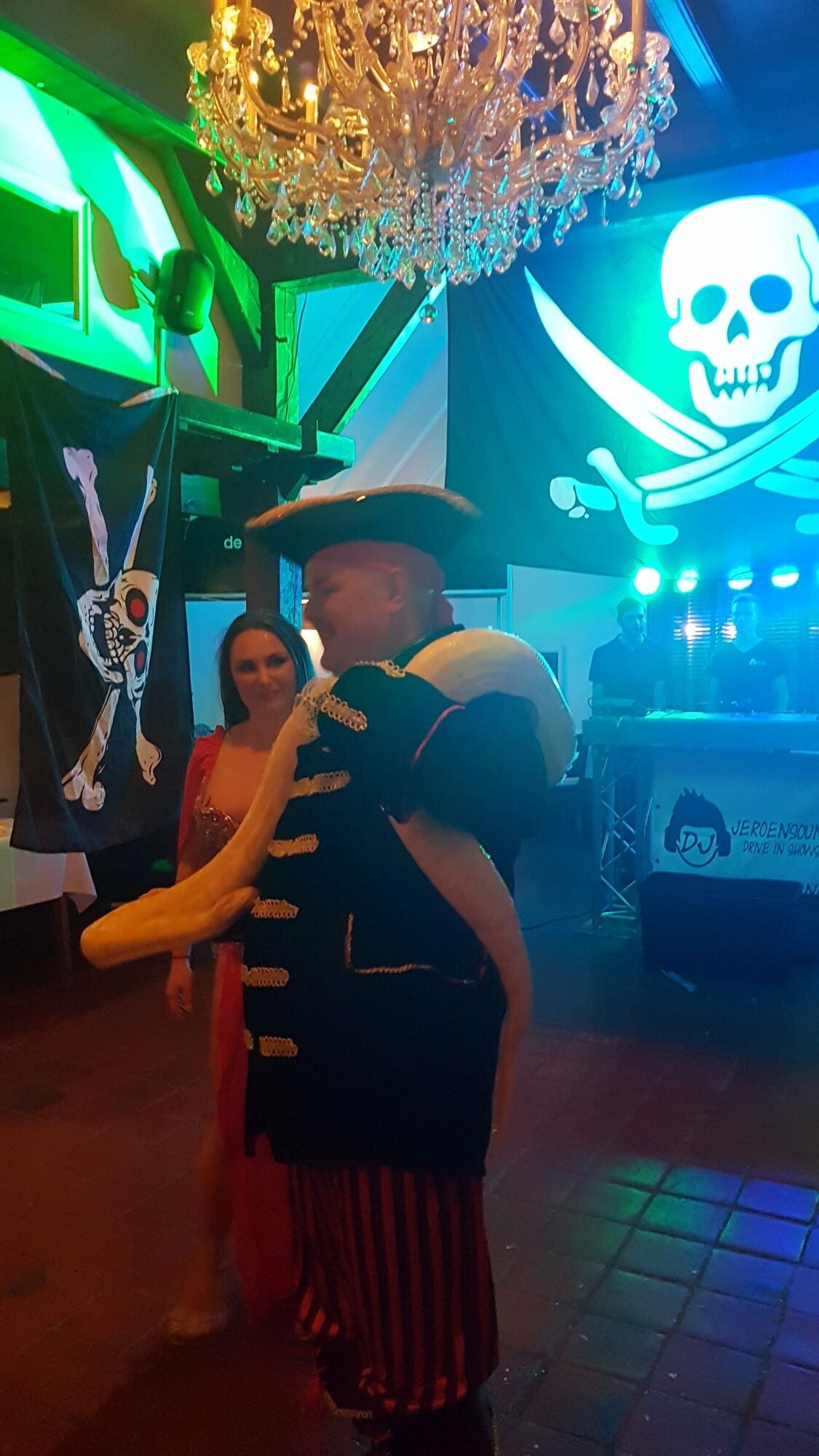 Piratenentertainment met een slang