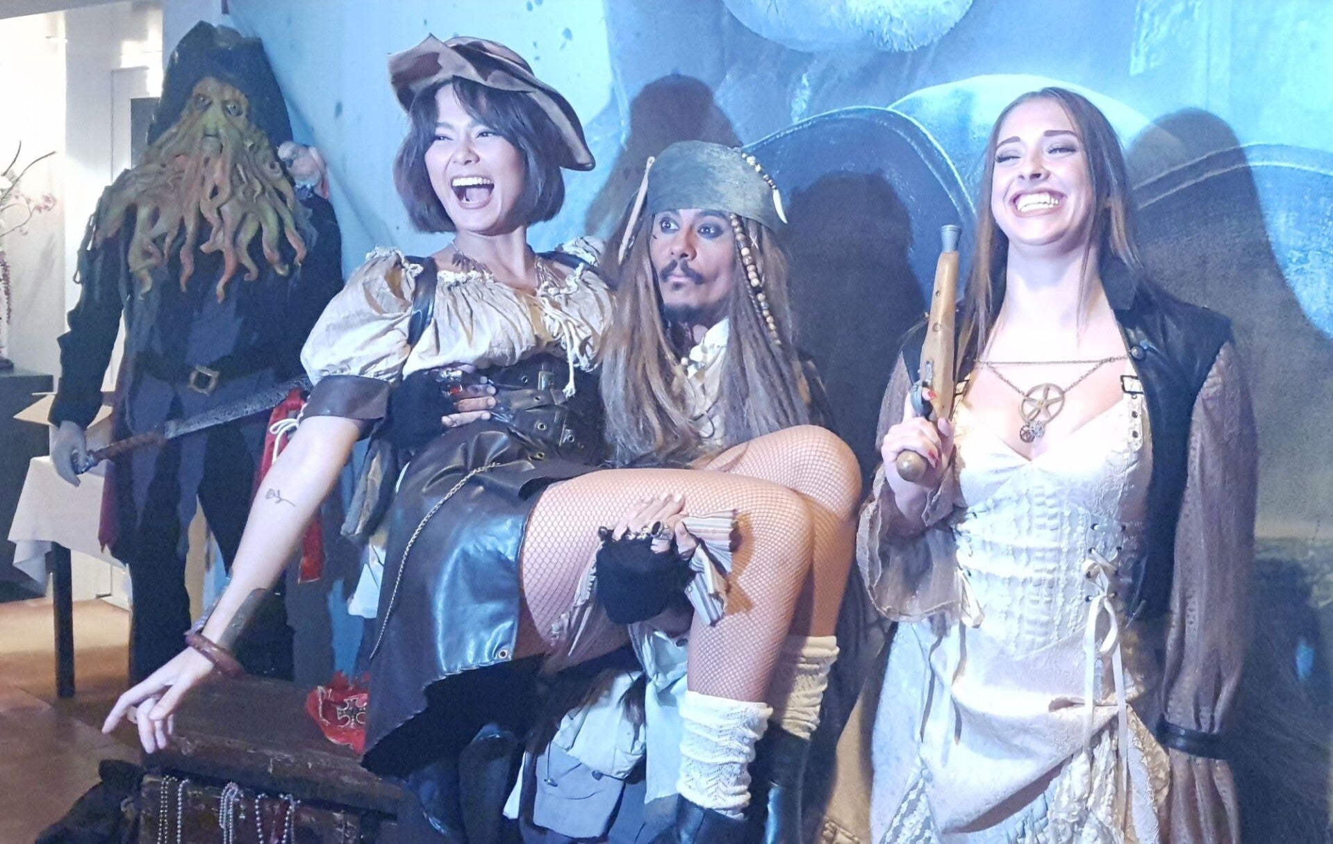 Piratenpersonage en danseres