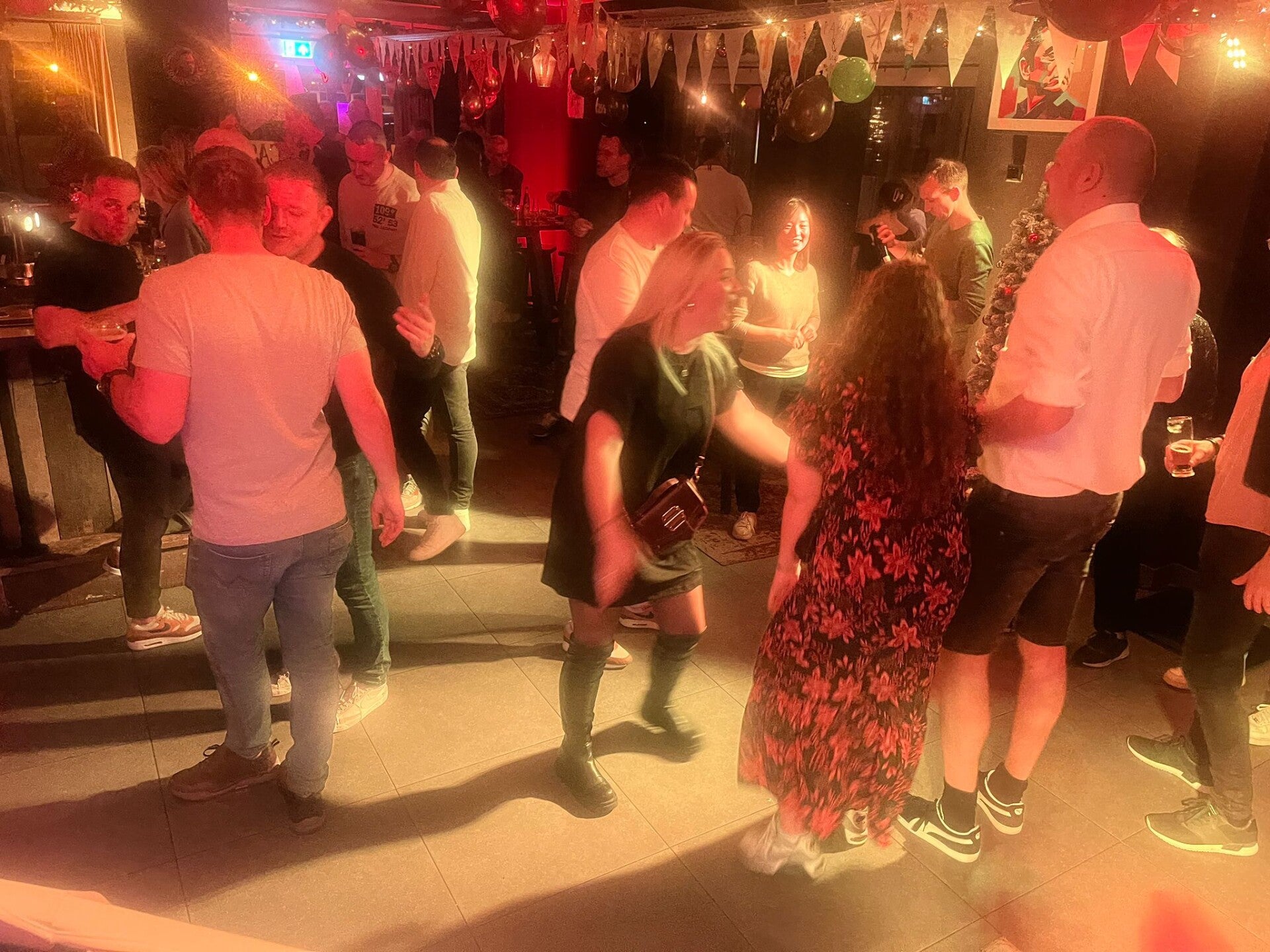 Feestavond met DJ Bart bij Muziek Café Cash Arnhem