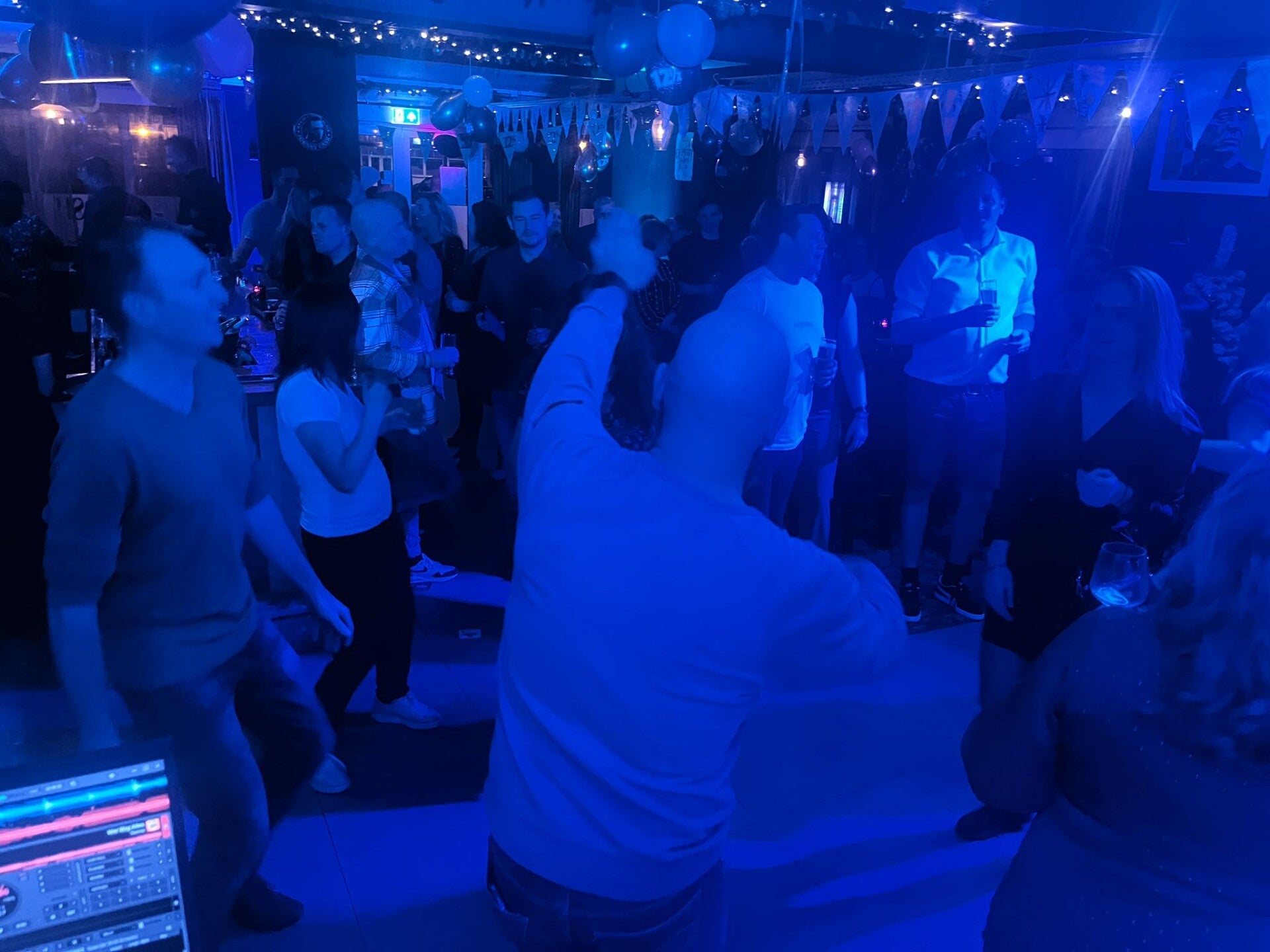 DJ Bart bij Muziek Café Cash in Arnhem