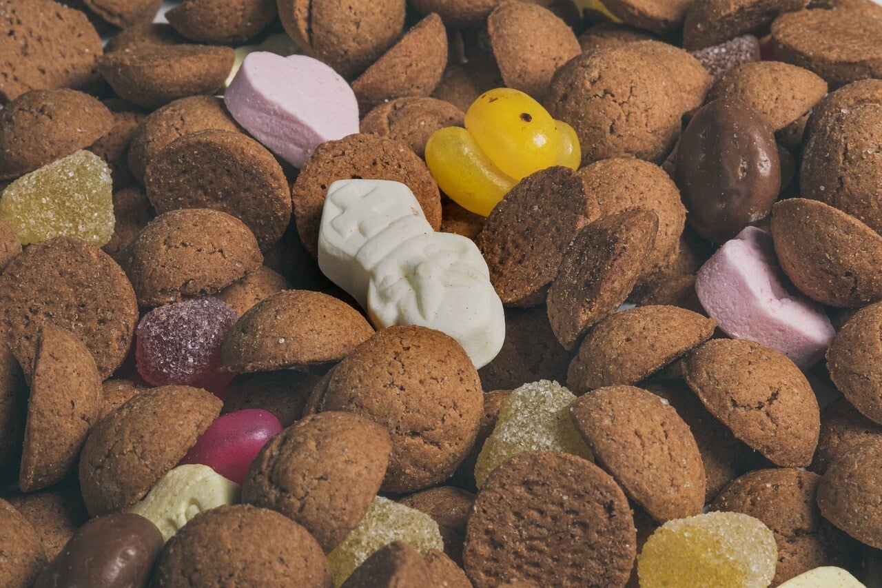 Pepernoten tijdens Sinterklaasactiviteit