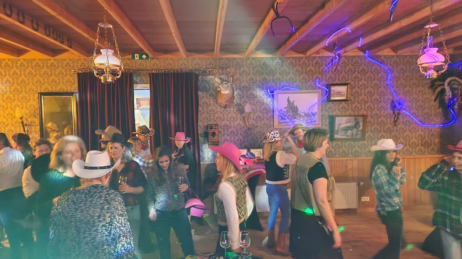 Feestavond met DJ van Anervo Entertainment