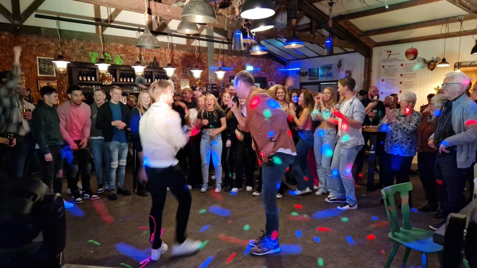 Feestsfeer met DJ van Anervo Entertainment