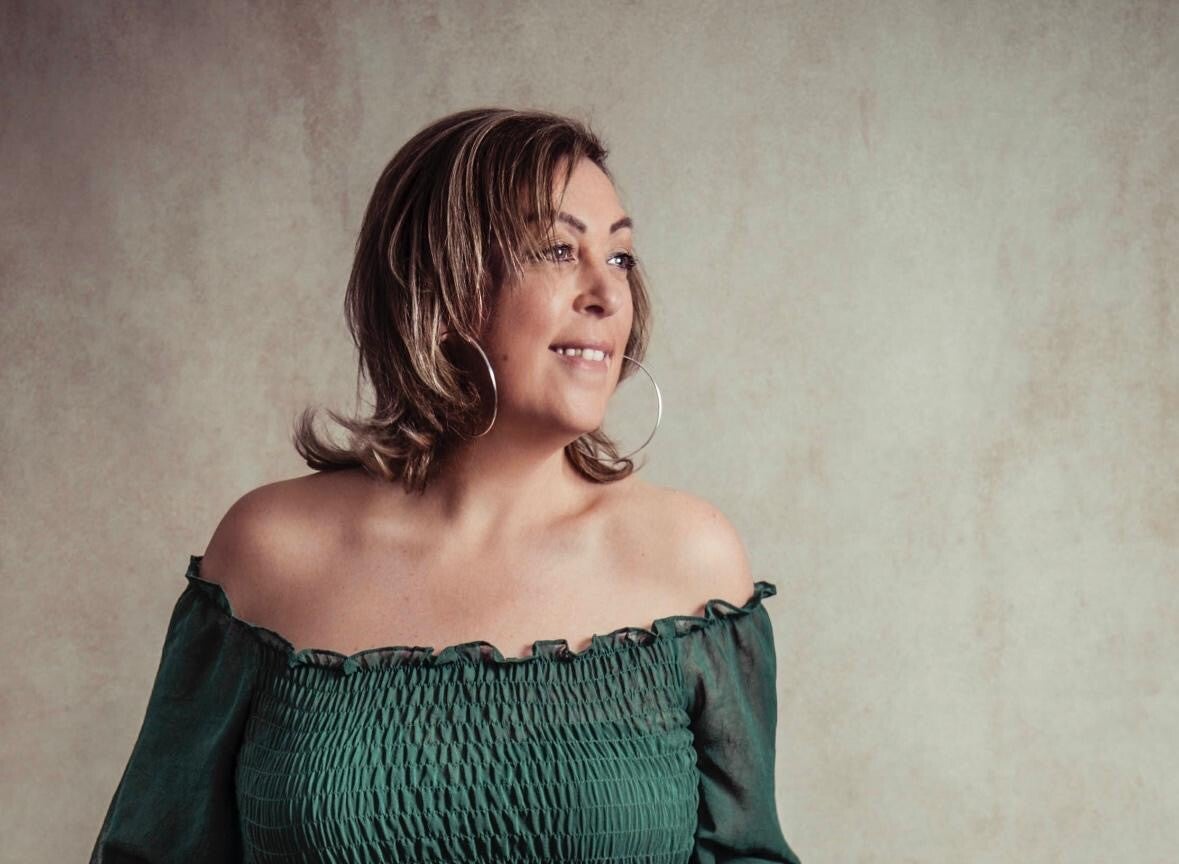 zangeres Sharon Heer bij Anervo Entertainment