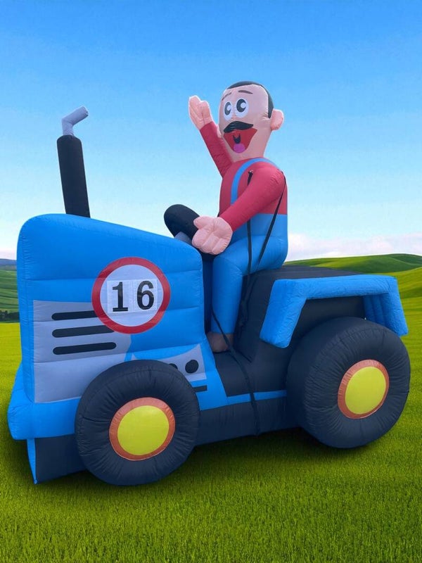 Abraham op Tractor / Trekker
