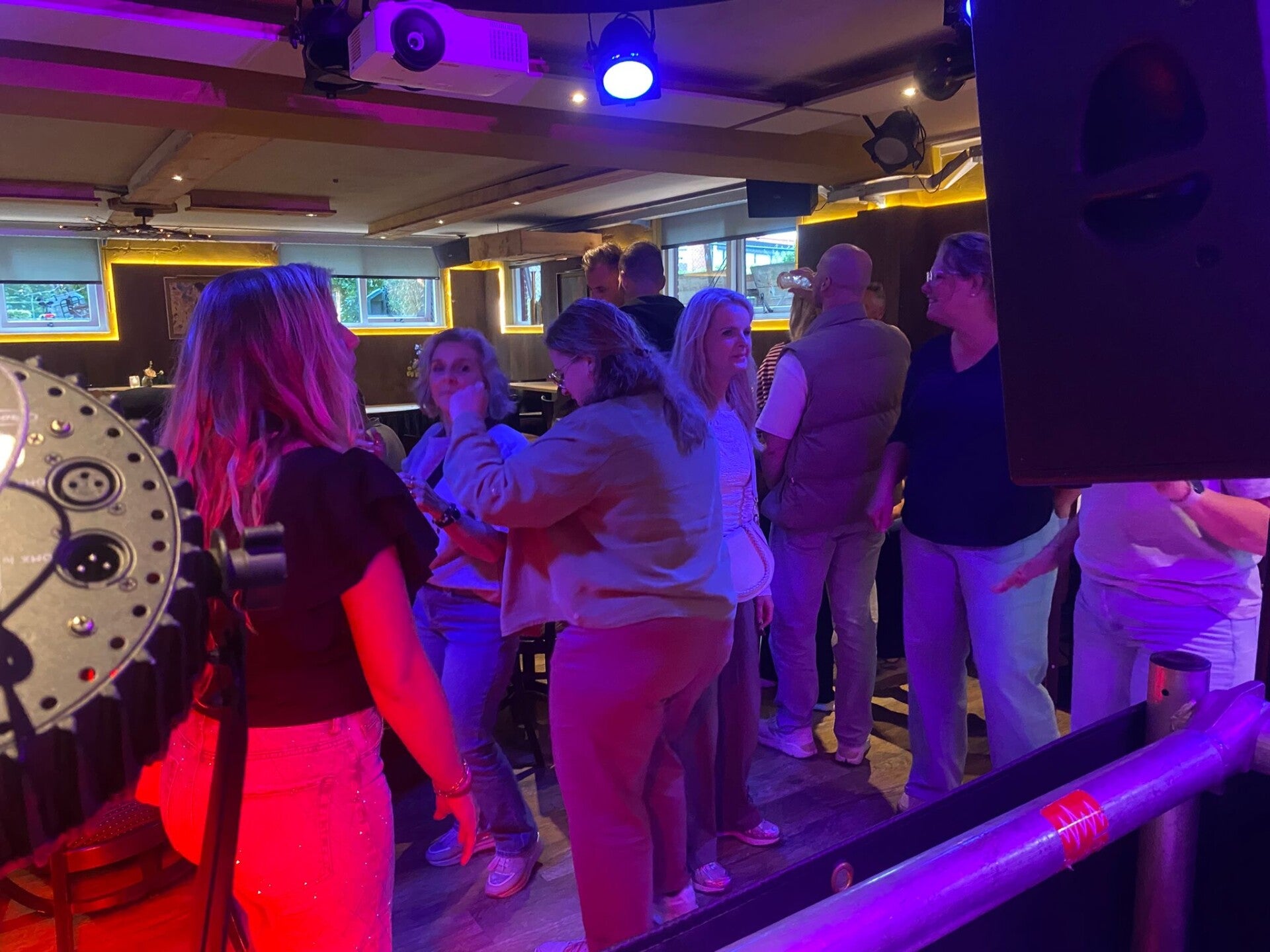 Feestavond met DJ William bij De Wilgenweard in Nijverdal