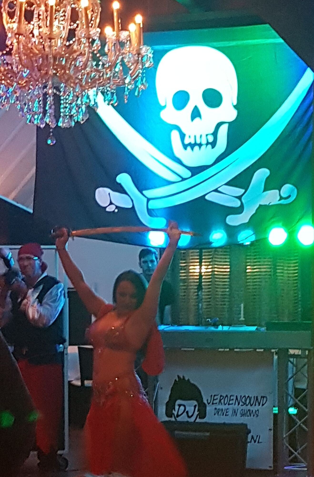 Zwaarddans tijdens de piratenparty