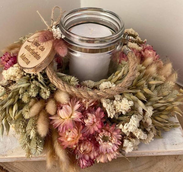 Bloemen krans roze met kaars