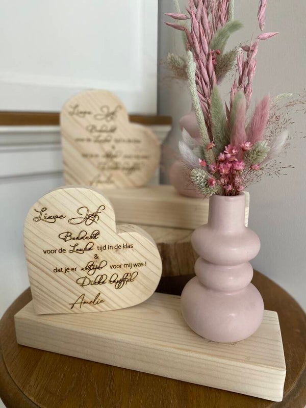 Wenshartje liggend met vaasje